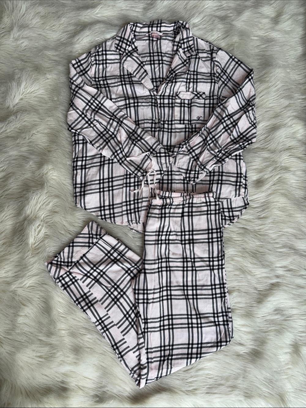 victoria's secret light pink and black plaid long sleeve pajama set